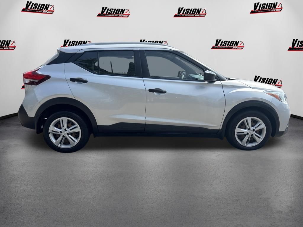Used 2018 Silver Nissan S image 4