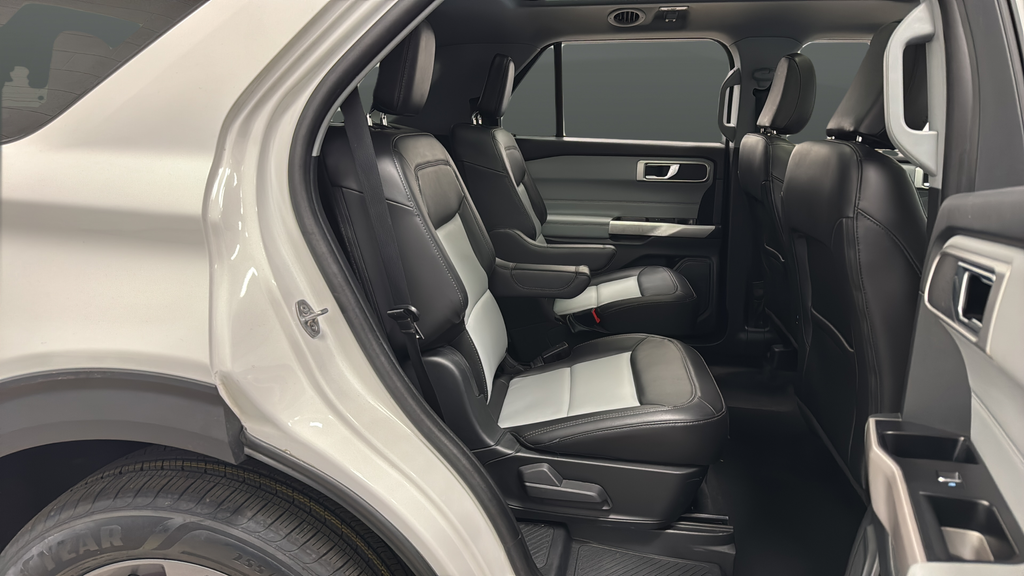 Used 2023 Star White Metallic Tri-Coat Ford XLT image 25