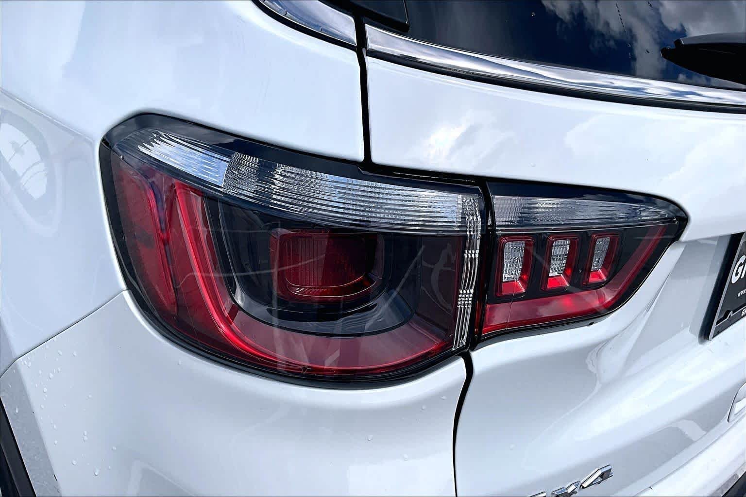 Used 2024 Bright White Clearcoat Jeep Latitude image 29