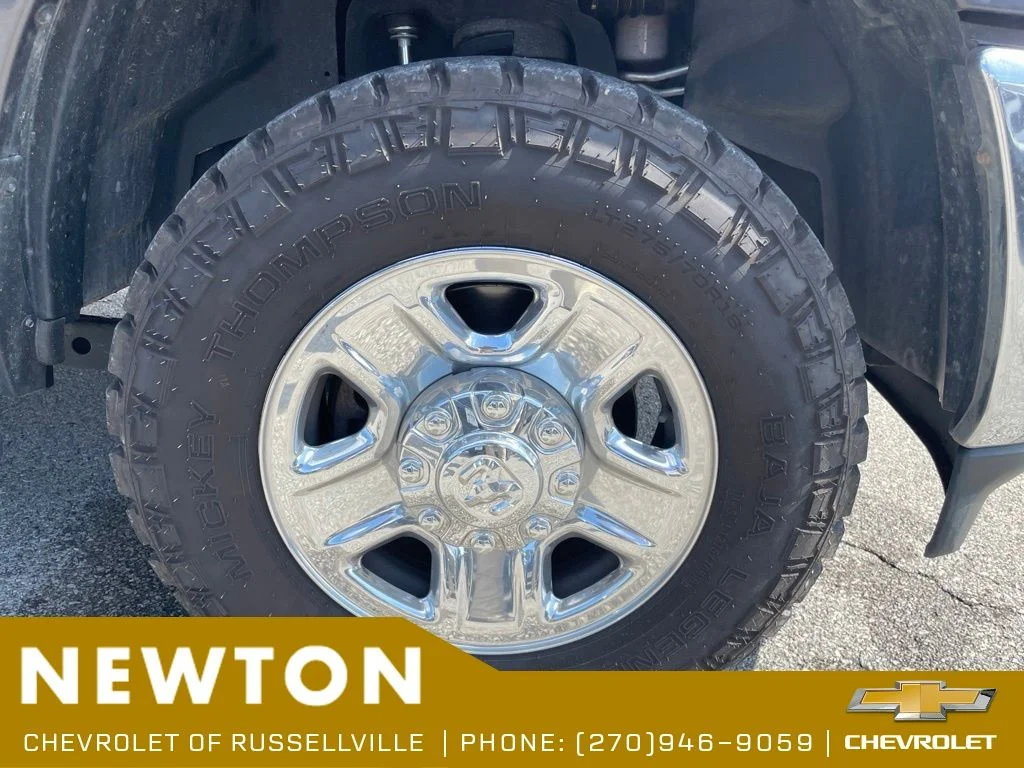 Used 2022 Crystal Metallic Ram Tradesman image 17