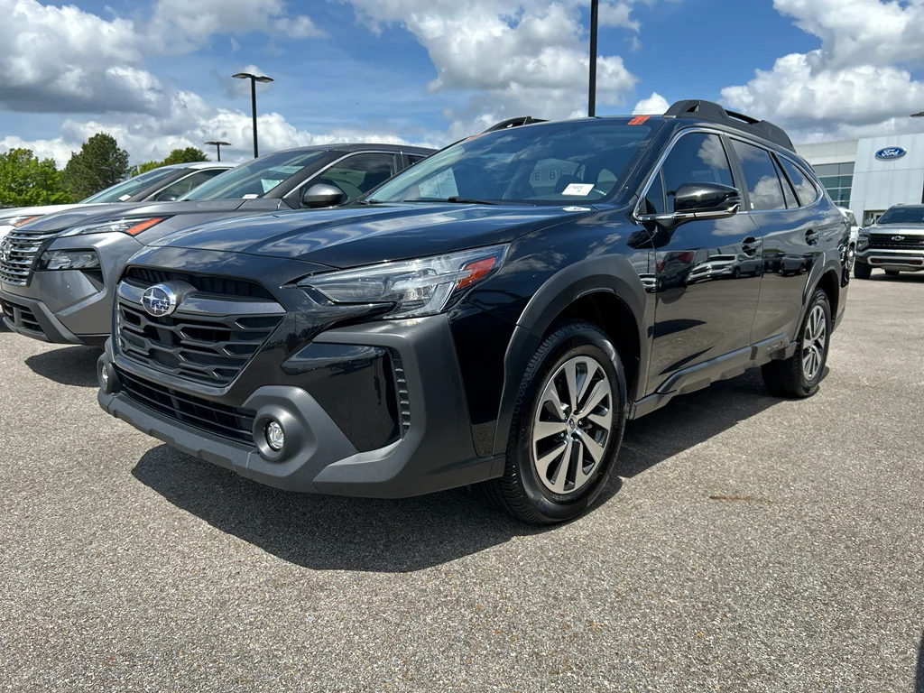 2023 Subaru Outback Premium's photo