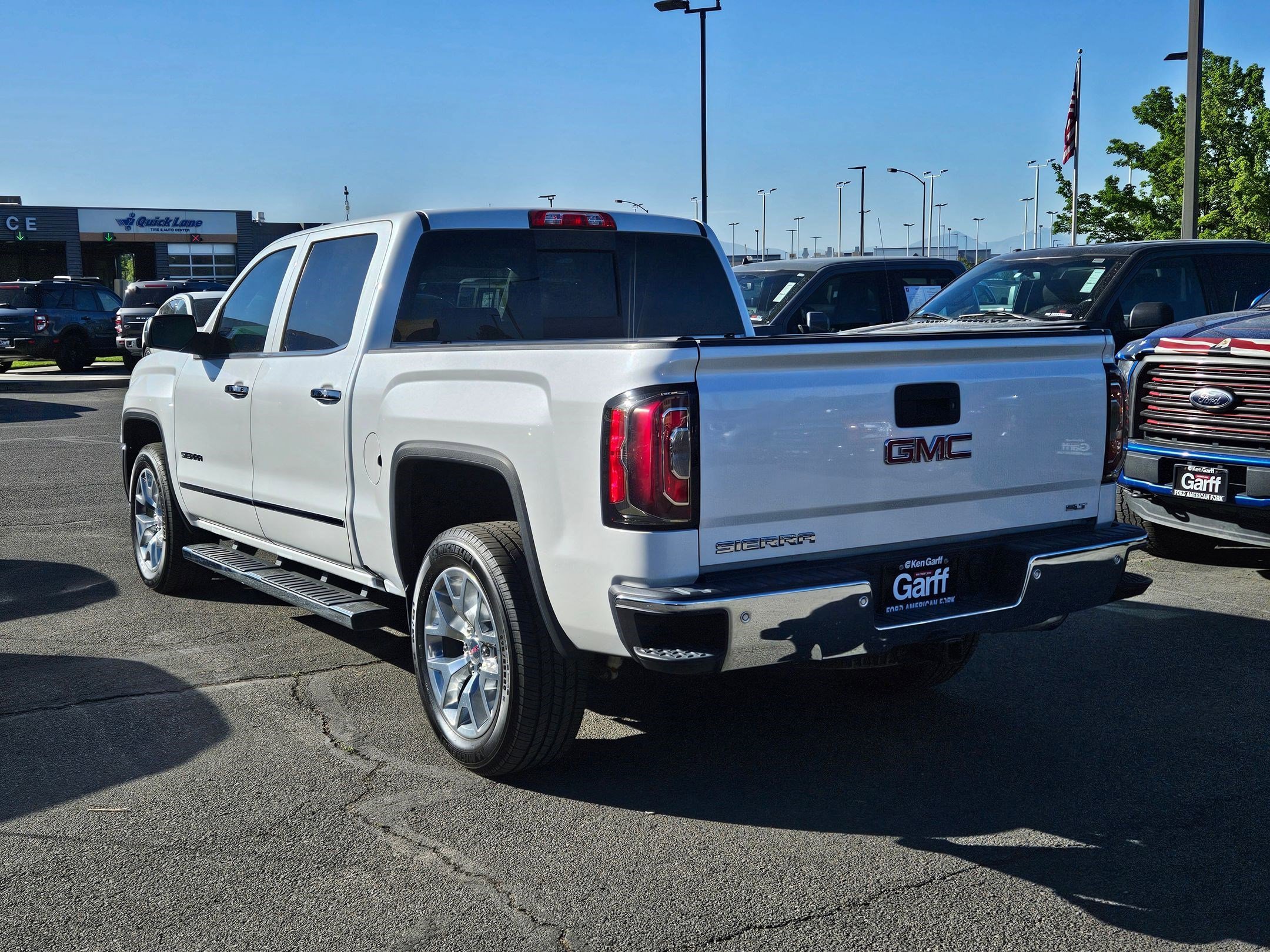 Used 2018 White Frost Tricoat GMC SLT image 5