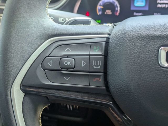 Used 2023 Red Jeep Laredo image 25