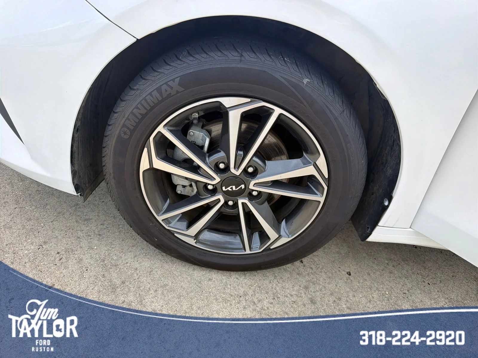 Used 2023 Snow White Pearl Kia LXS image 32