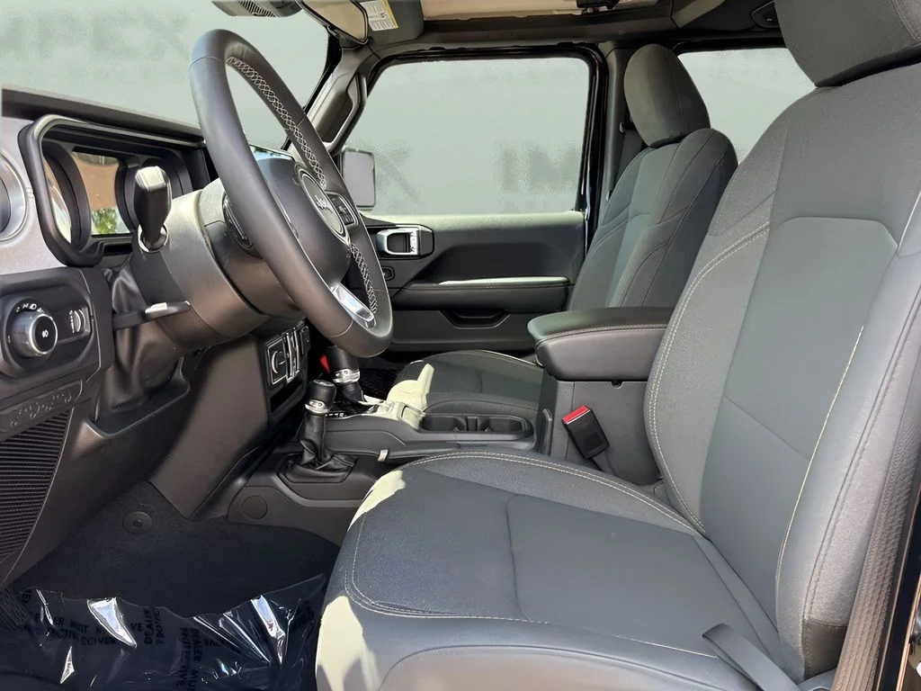 Used 2025 Black Jeep Sahara image 17