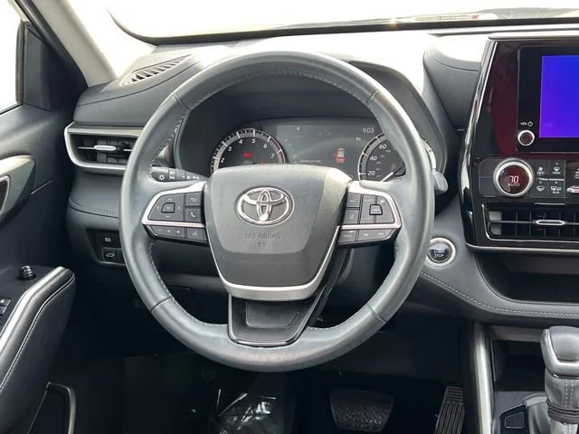 2025 Toyota Highlander LE - Photo 15