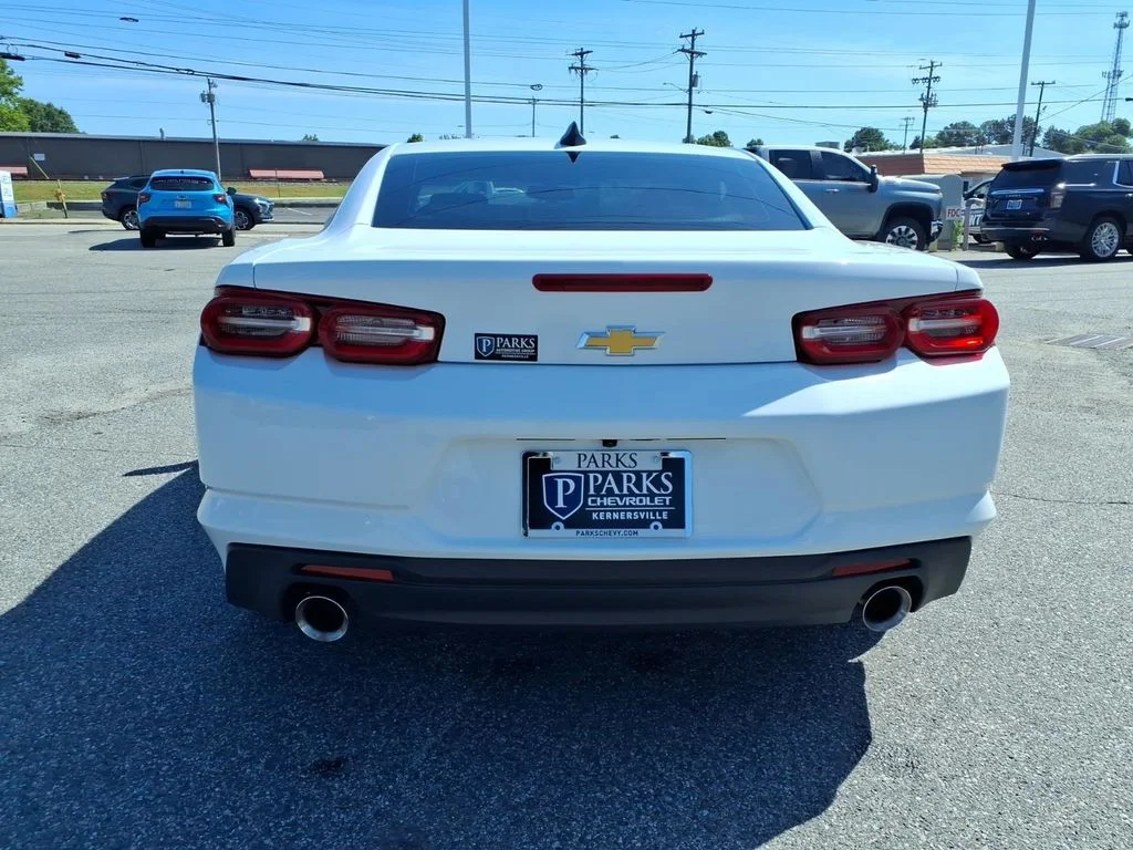 Used 2023 White Chevrolet 1LT image 27