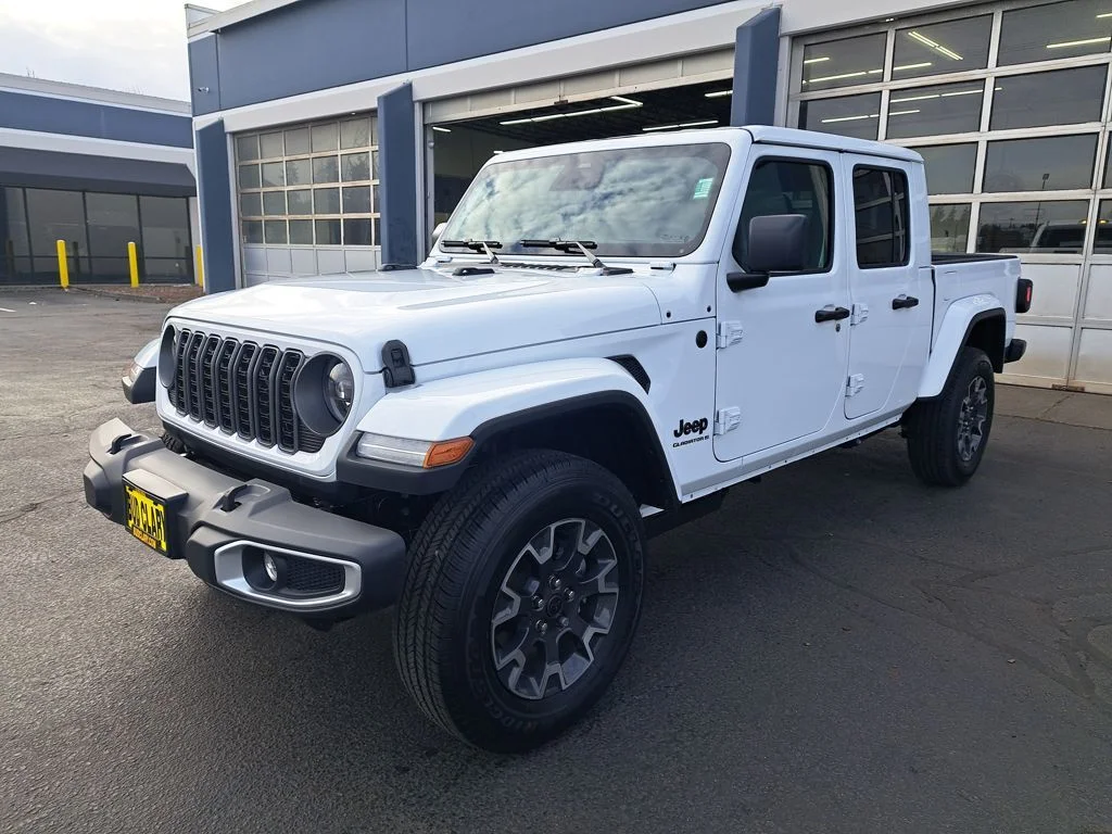 2026 Jeep Gladiator Sahara Auto's photo