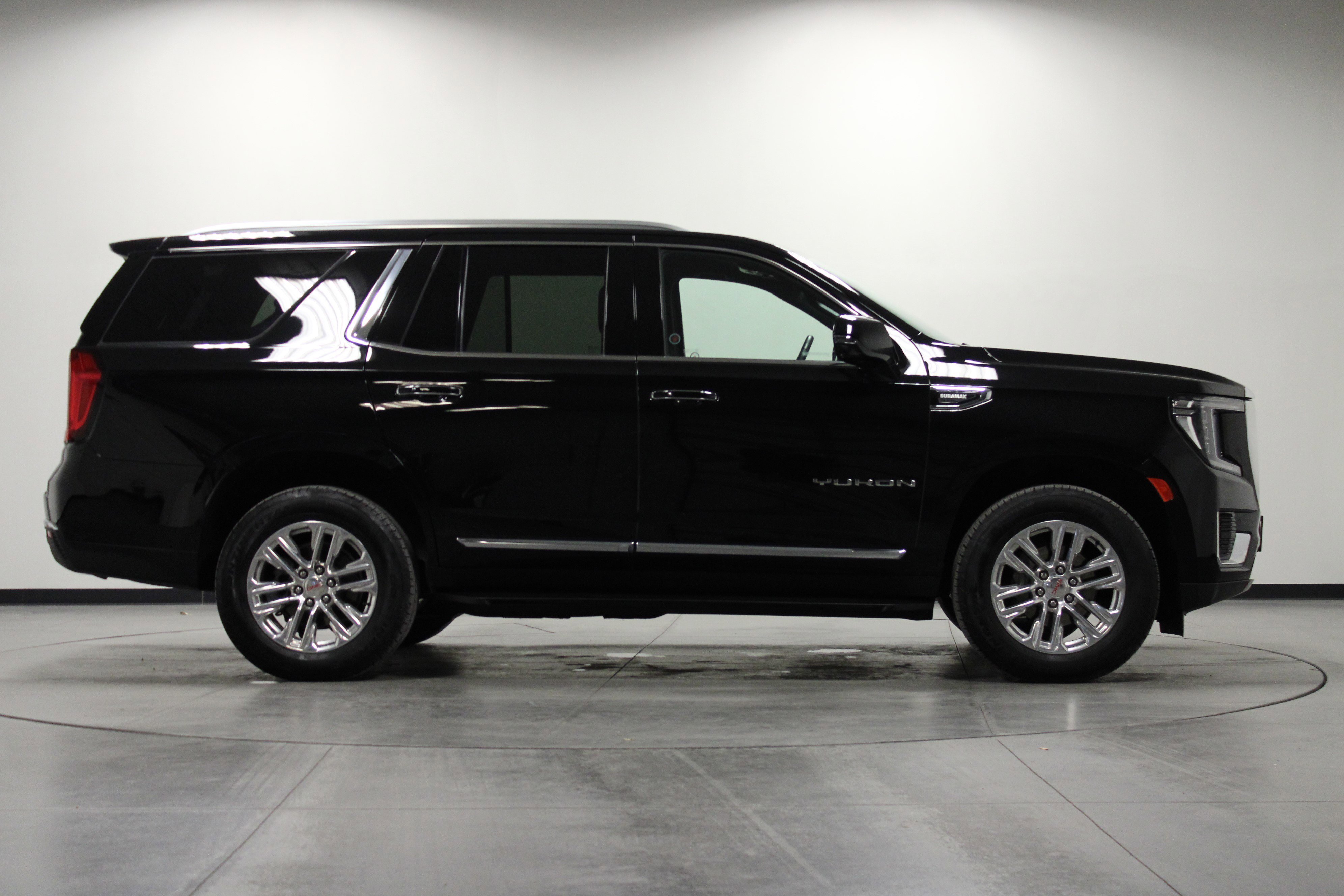 Used 2024 Onyx Black GMC SLT image 3