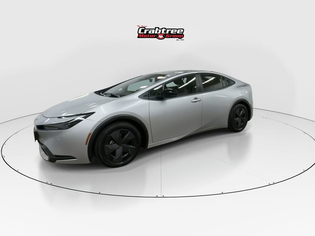 Used 2024  Toyota SE image 4