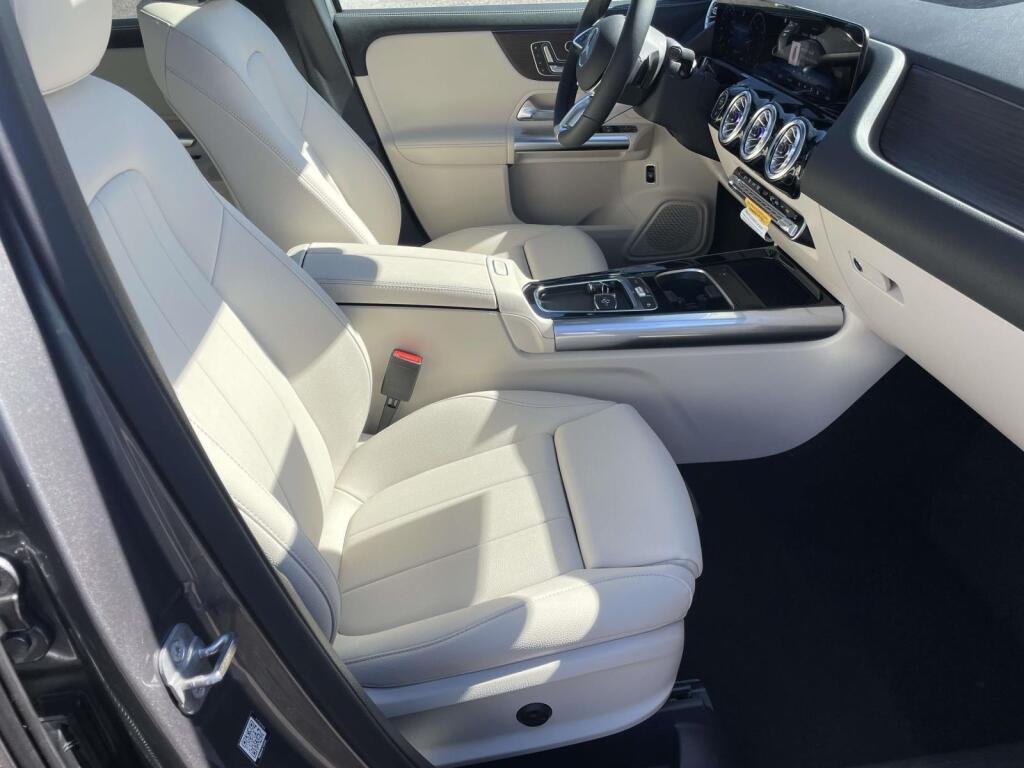 New 2026 Mountain Grey Metallic Mercedes-Benz GLA 250 image 18