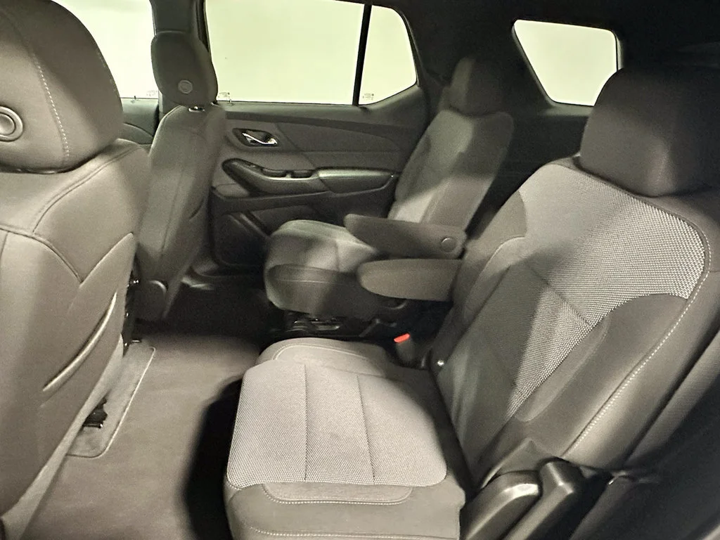 Used 2023 SUMMIT WHITE Chevrolet LT Cloth image 18