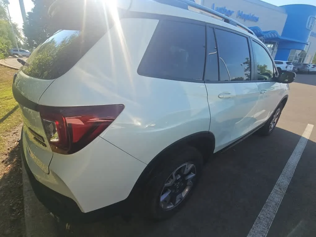 Certified Used 2022 Platinum White Pearl Honda TrailSport image 4