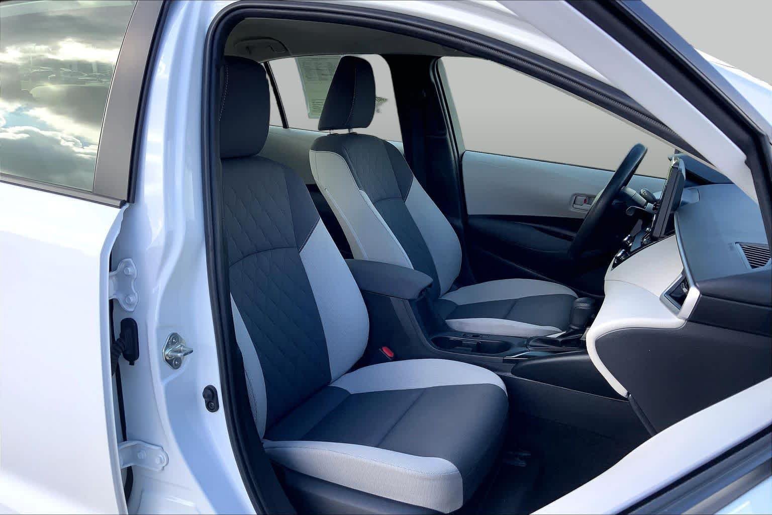 Used 2023 Ice Cap Toyota LE image 9