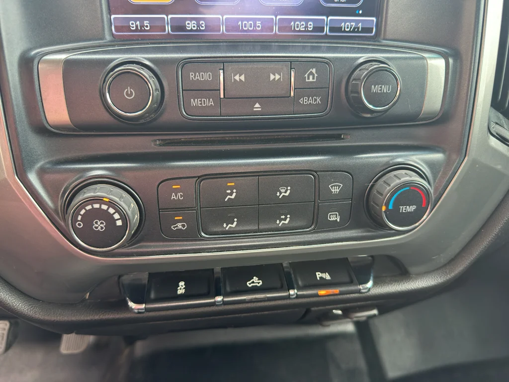 Used 2018 Summit White Chevrolet LT image 11