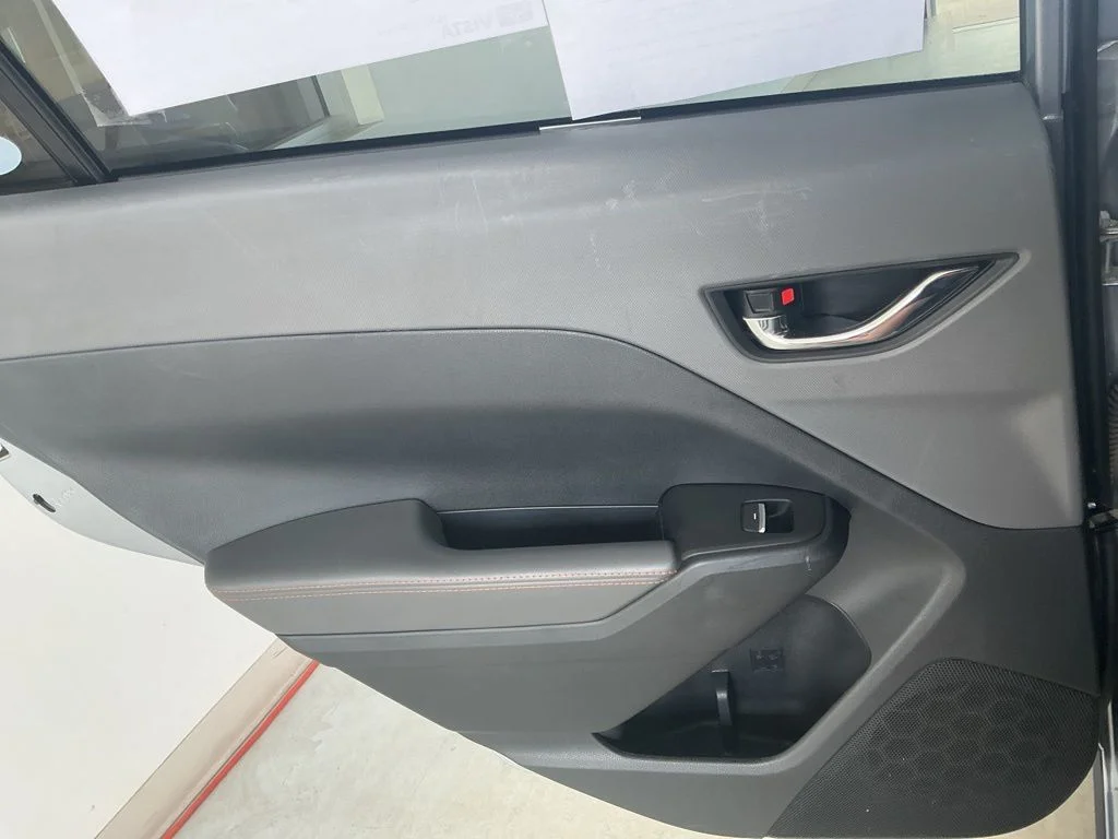 Used 2024 Ice Silver Metallic Subaru Limited image 24