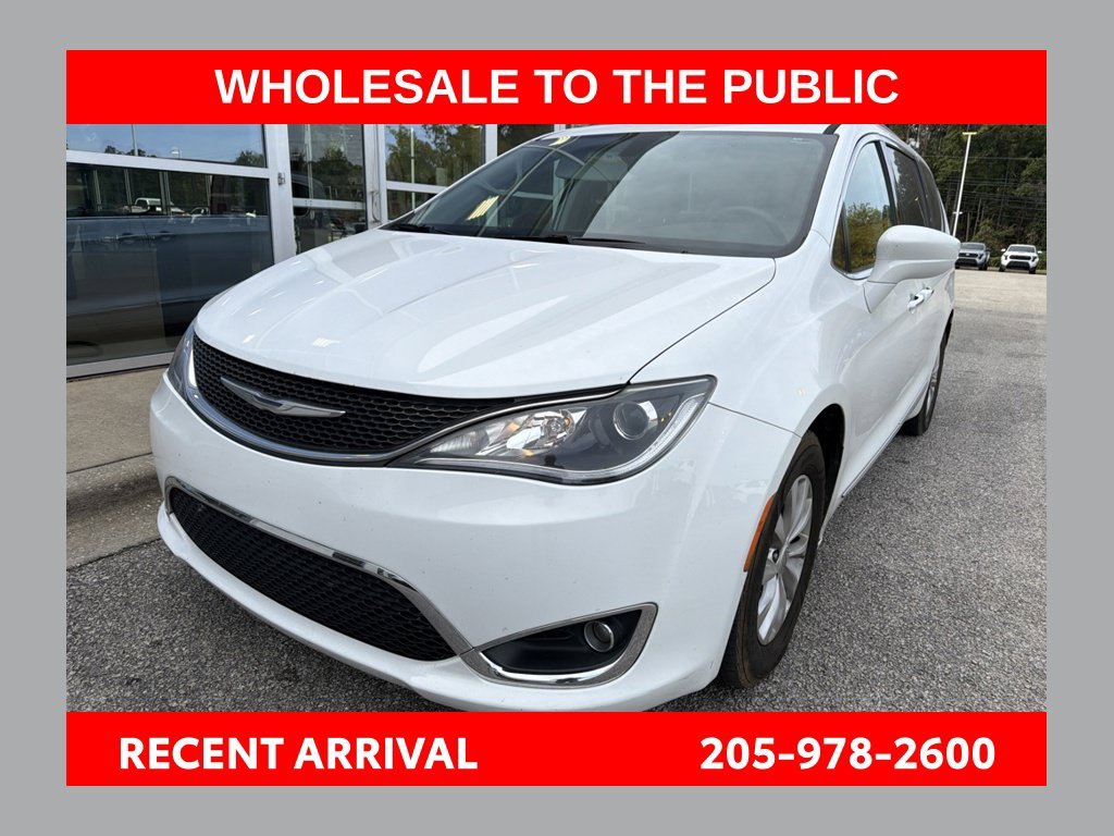 Used 2017 White Chrysler Touring L image 1