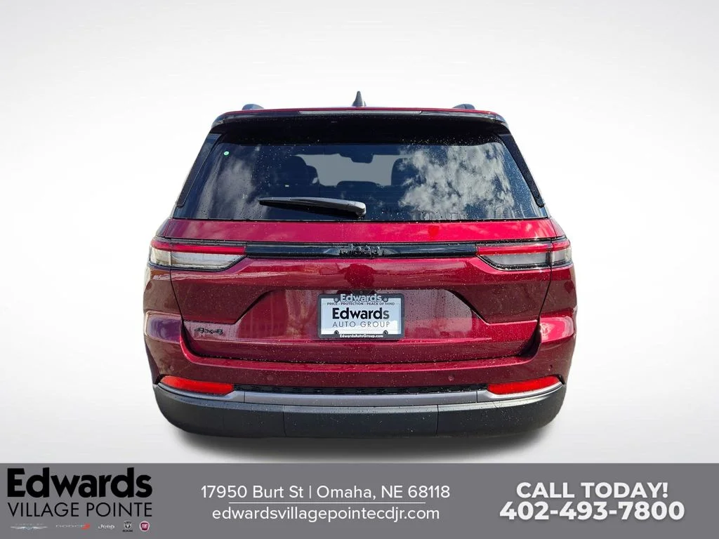 New 2026 Velvet Red Pearl-Coat Exterior Paint Jeep Laredo Altitude image 4