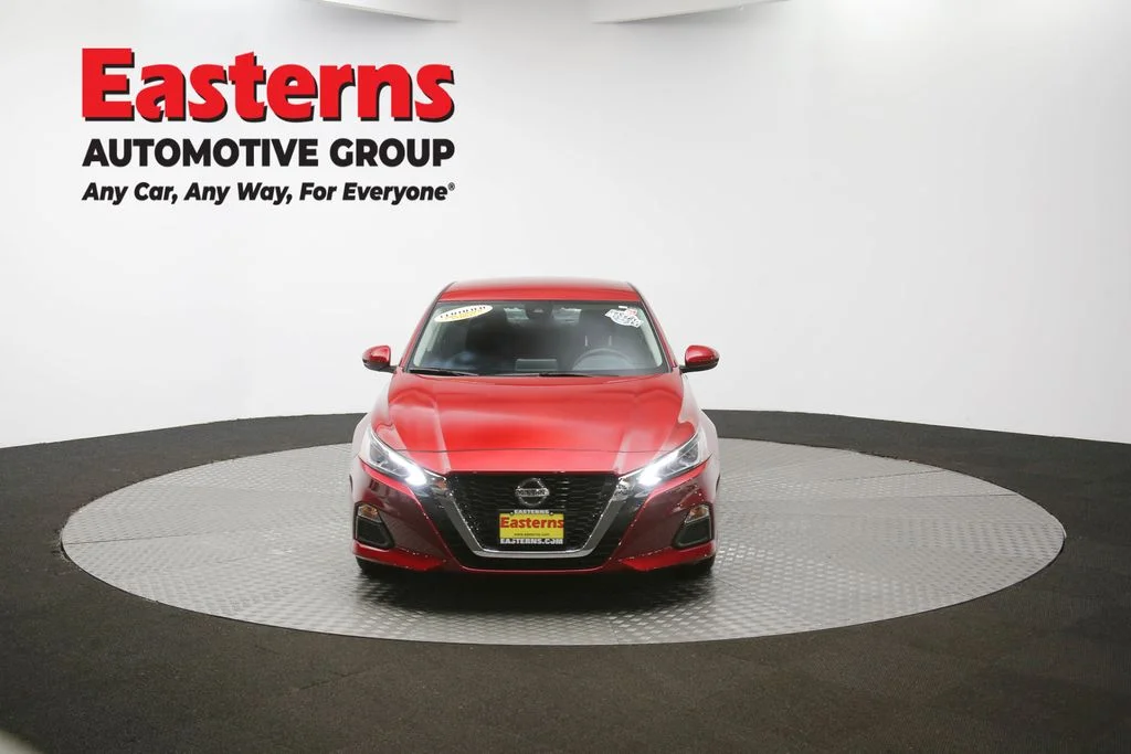 Used 2022 Red Nissan 2.5 SV image 49