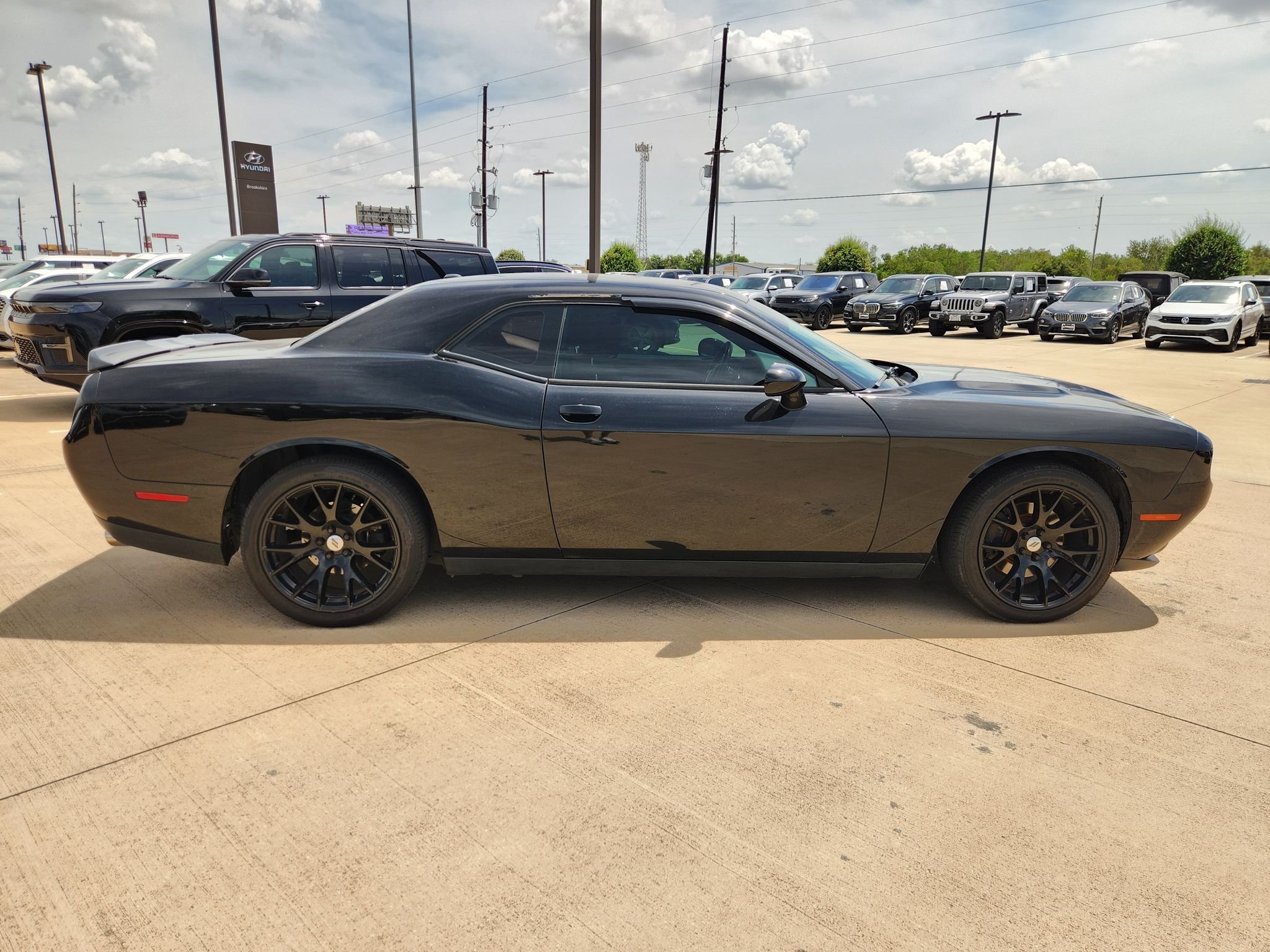 Used 2018 Pitch Black Clearcoat Dodge SXT image 5