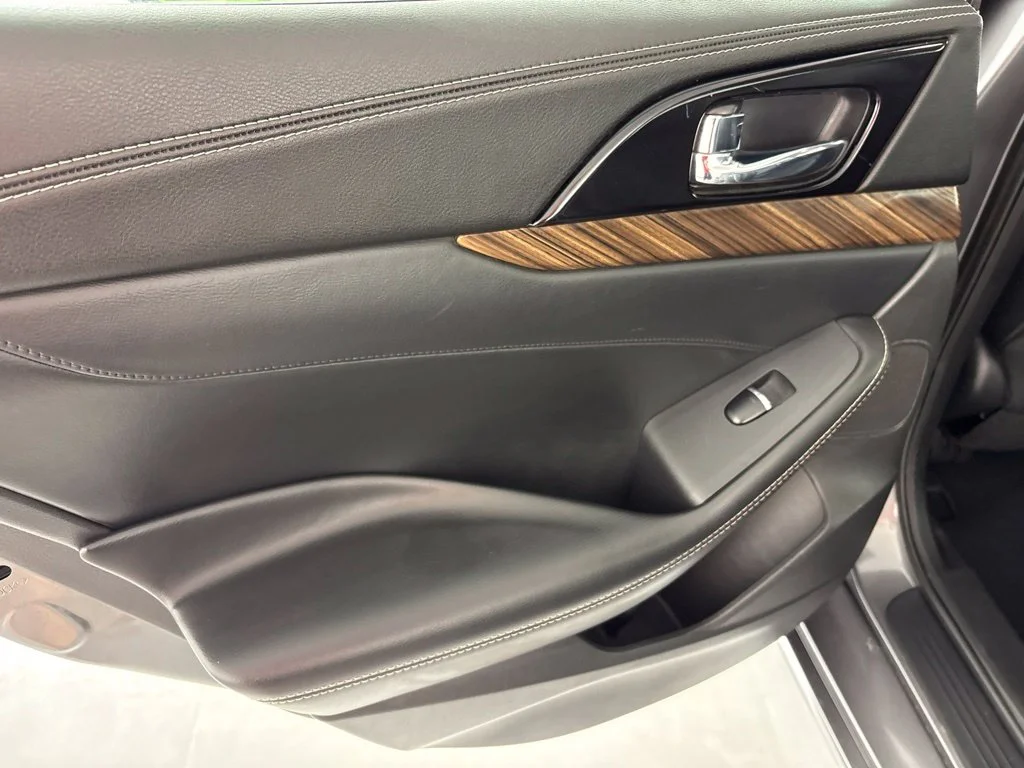 Used 2016 Gray Nissan Platinum image 21