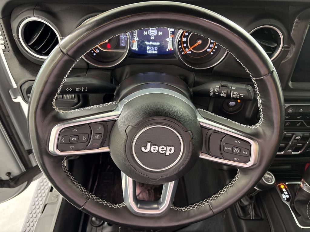 Used 2022 Silver Jeep Unlimited Sahara image 25