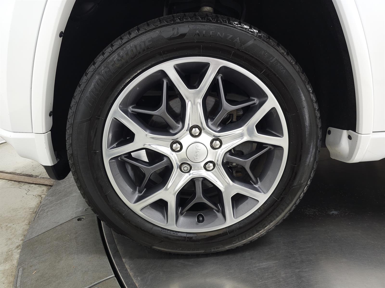 Used 2019 White Jeep Overland image 14