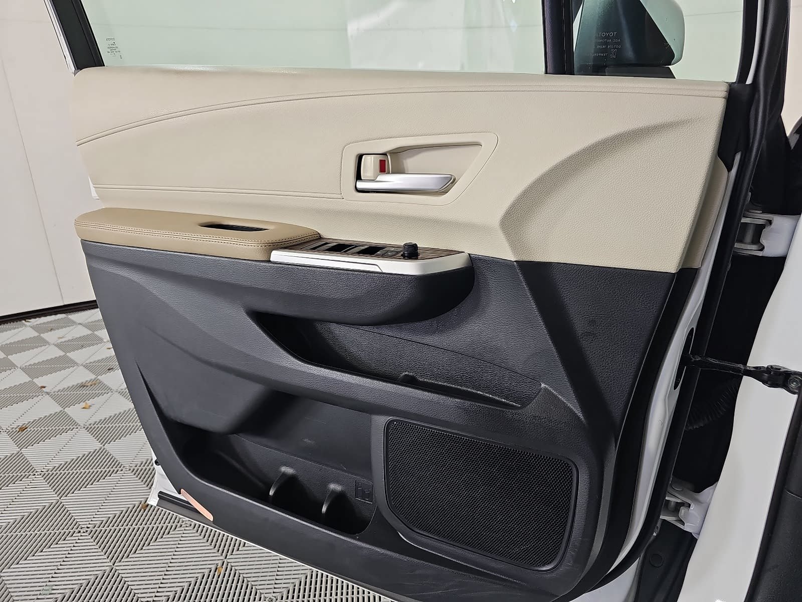 Used 2022 Beige Toyota XLE image 24