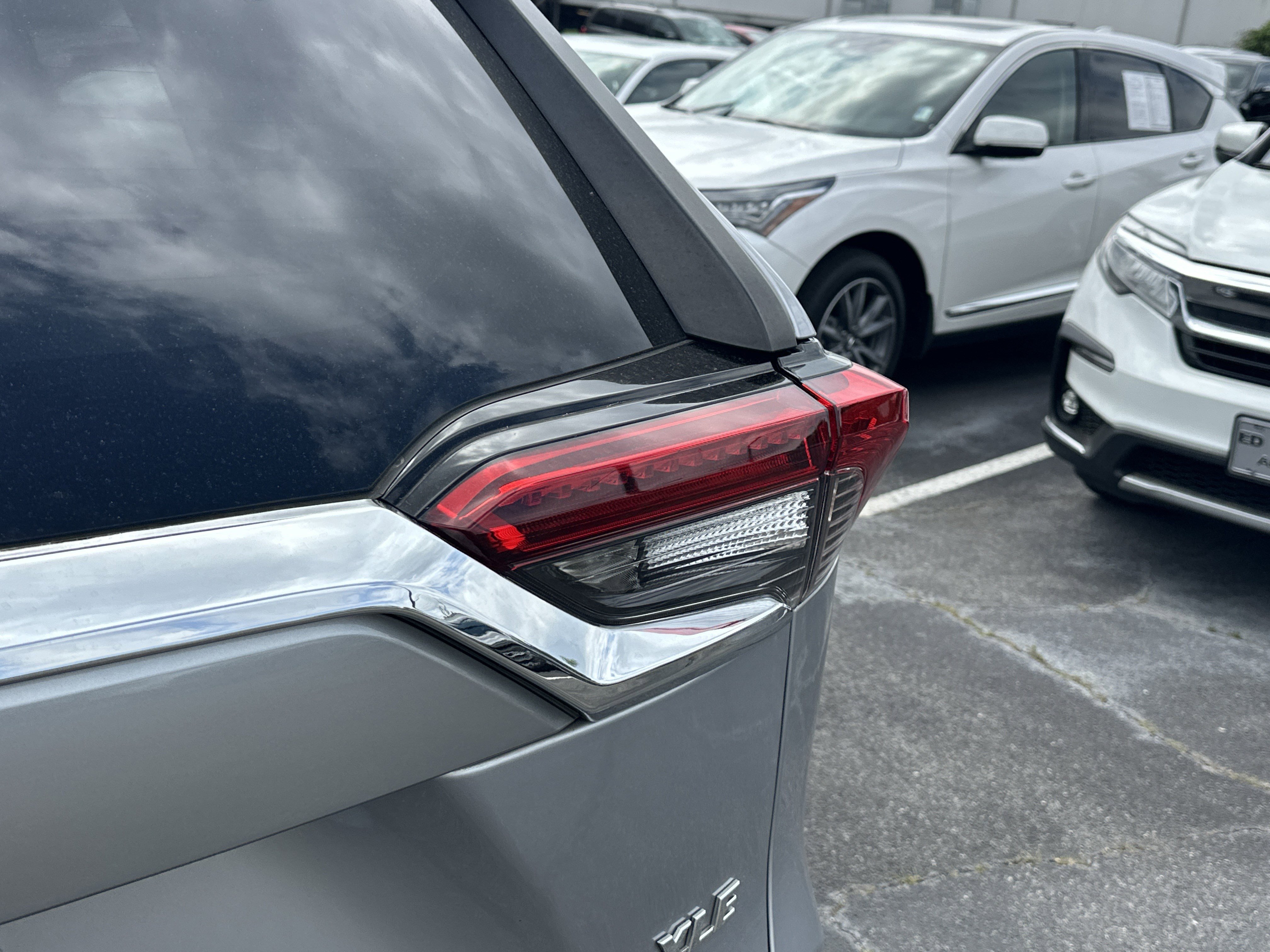 Used 2020 Silver Sky Metallic Toyota XLE image 21