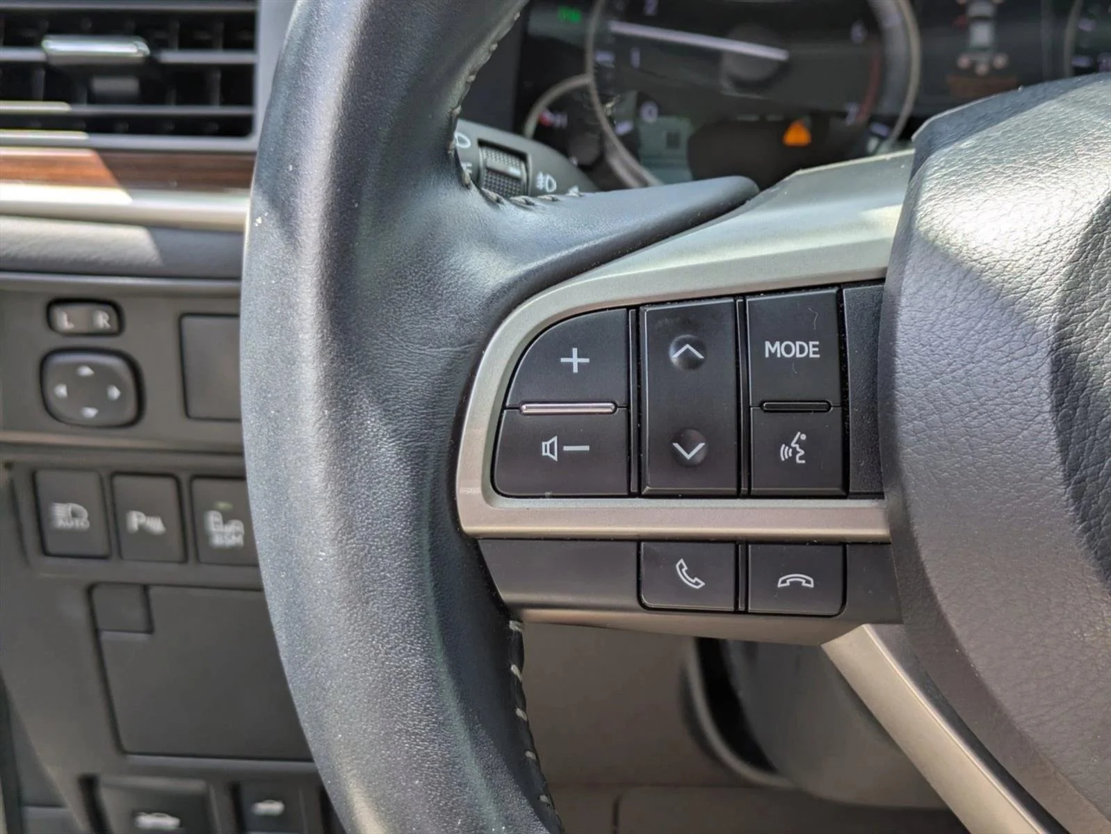 Used 2016 Atomic Silver Lexus  image 10