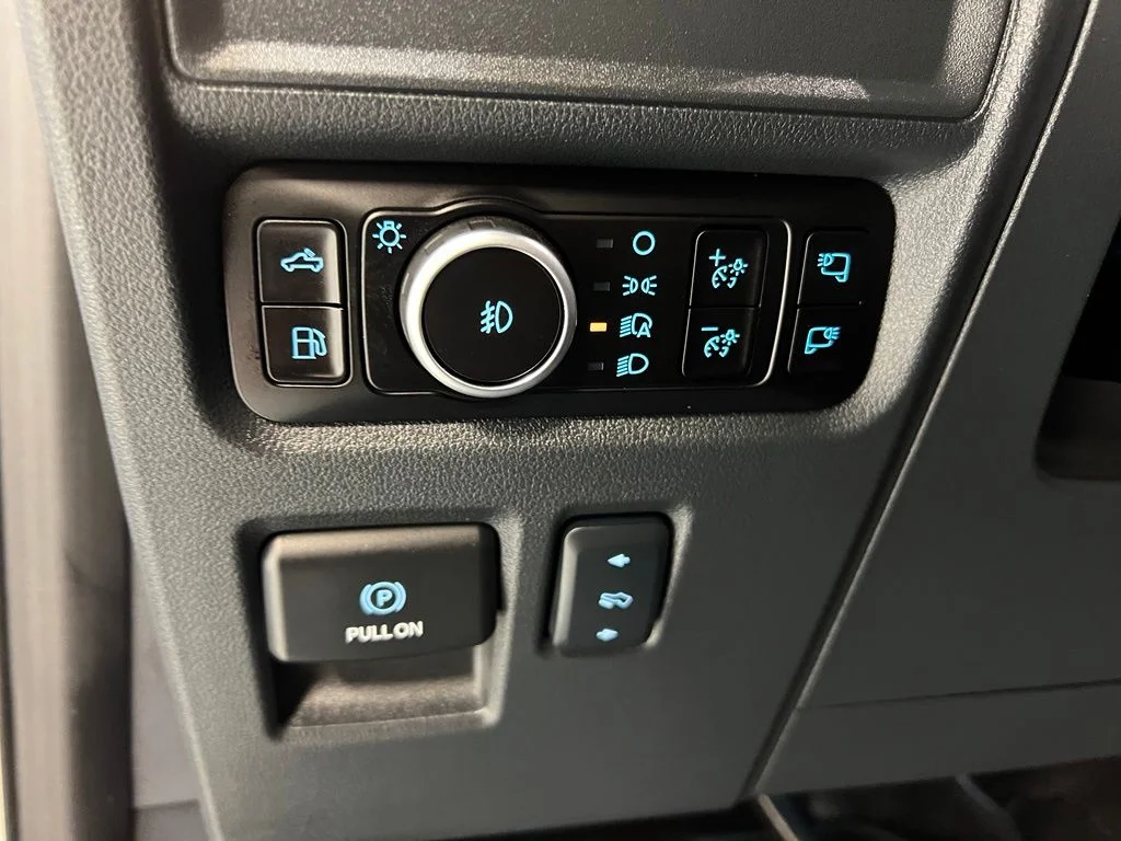 Used 2025 White Ford Lariat image 18