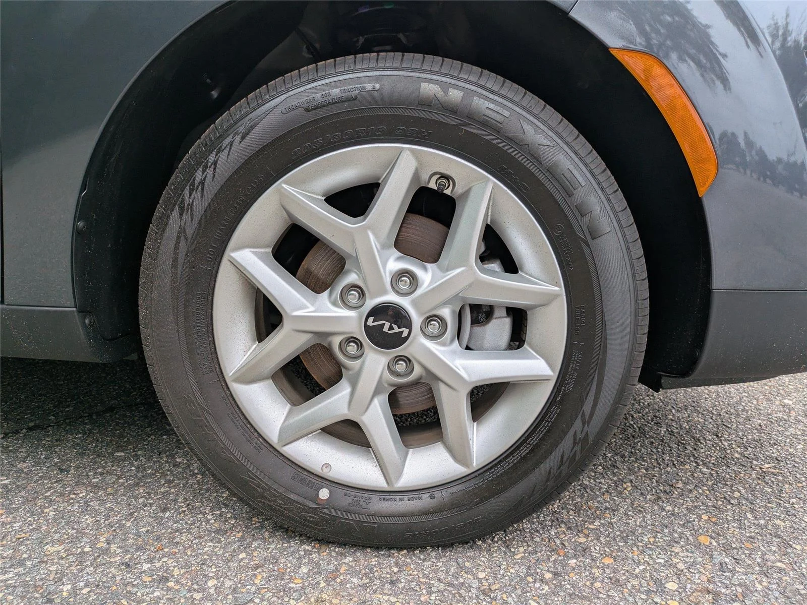 Used 2025  KIA  image 11