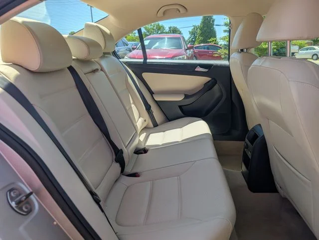 Used 2014 Silver Volkswagen 1.8T SE image 19