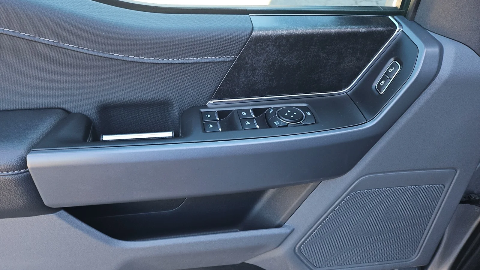 Used 2023 Silver Ford XLT image 12