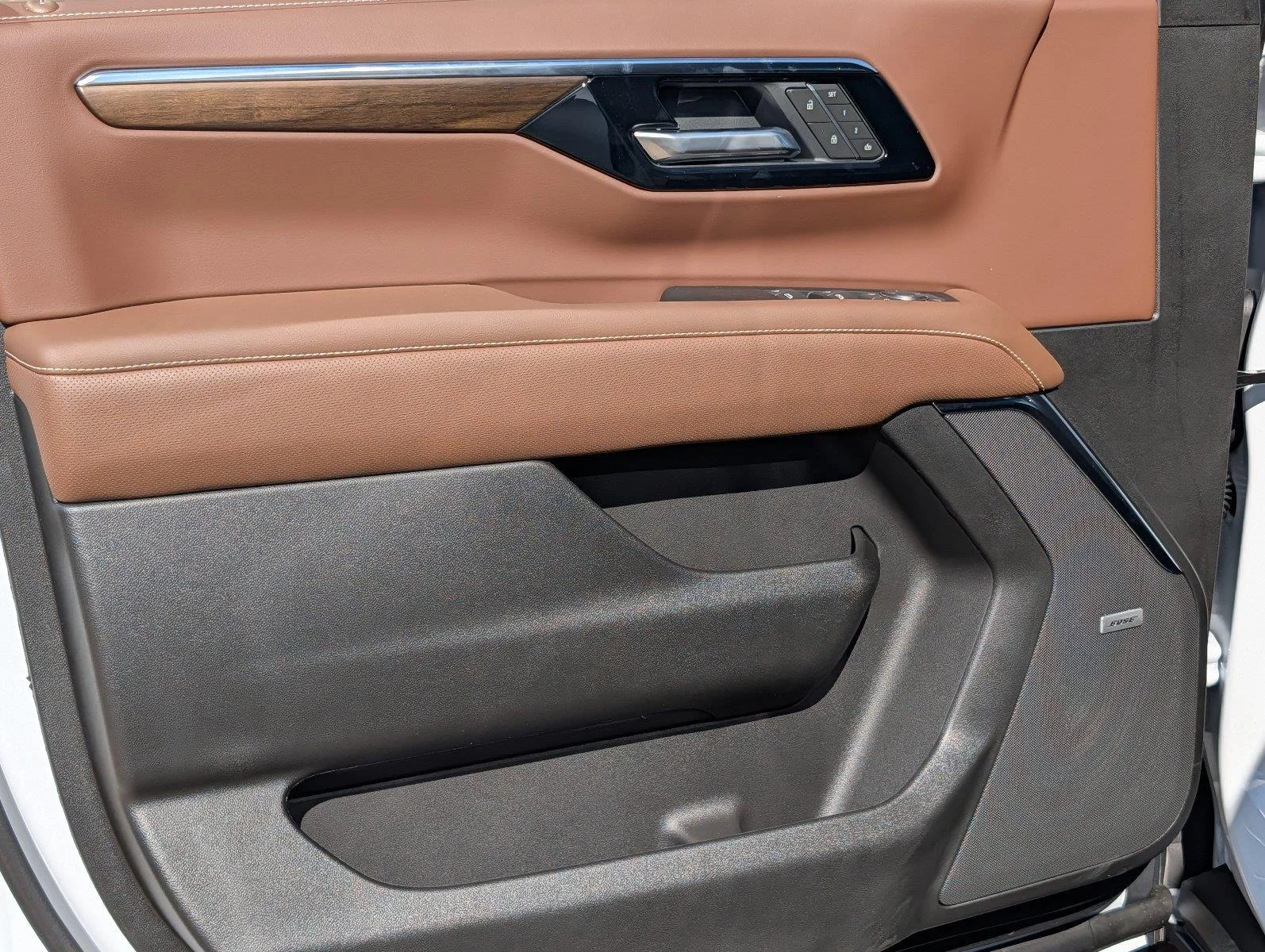 New 2027 Polar White Tricoat Chevrolet High Country image 15