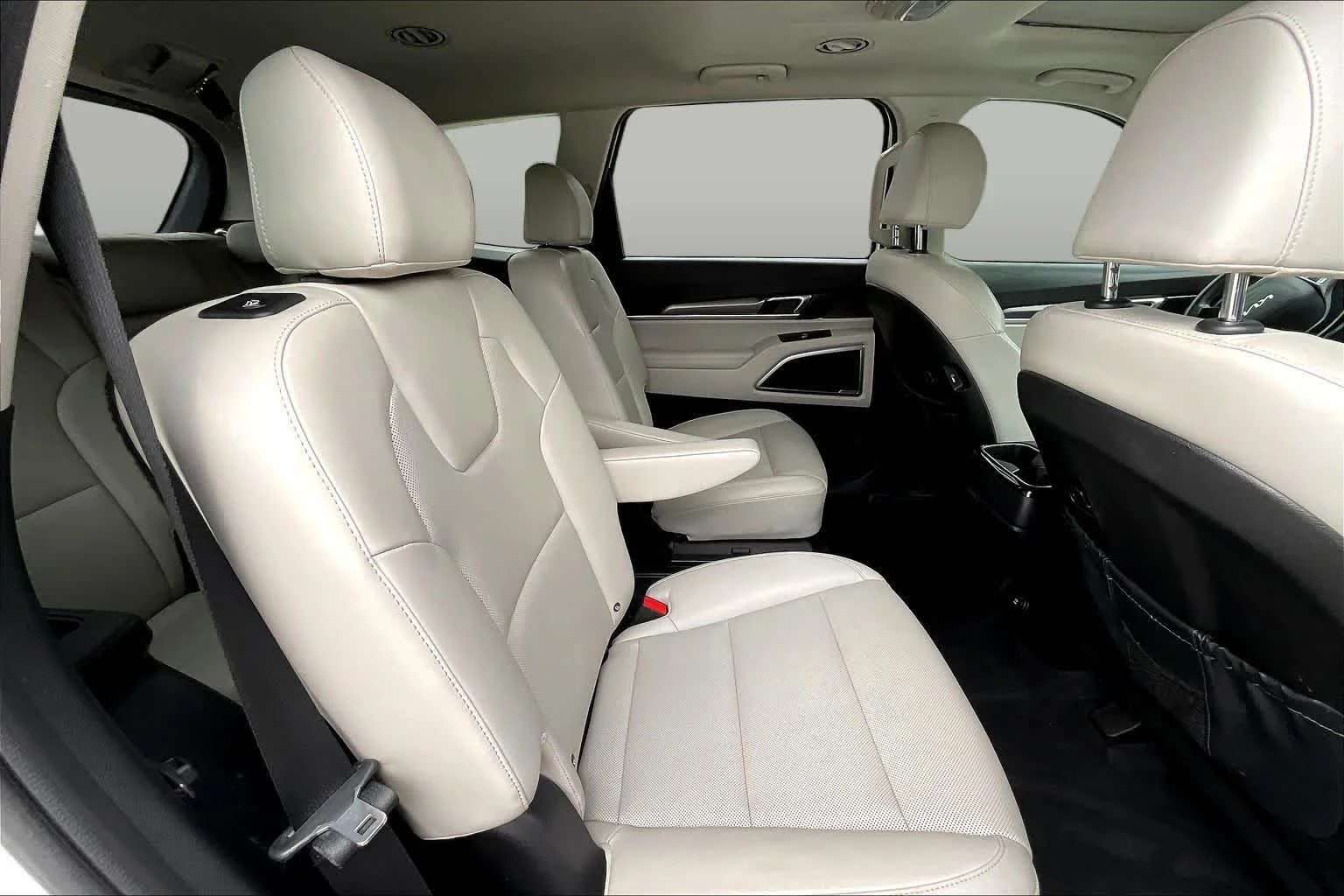 Used 2022 Glacial White Pearl Kia S image 21
