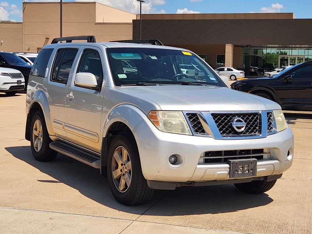 Used 2009 Silver Lightning Metallic Nissan SE image 3