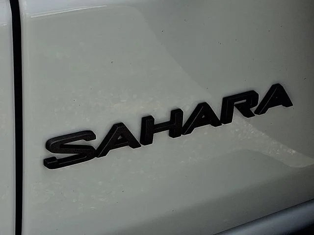 Used 2025 White Jeep Sahara image 27