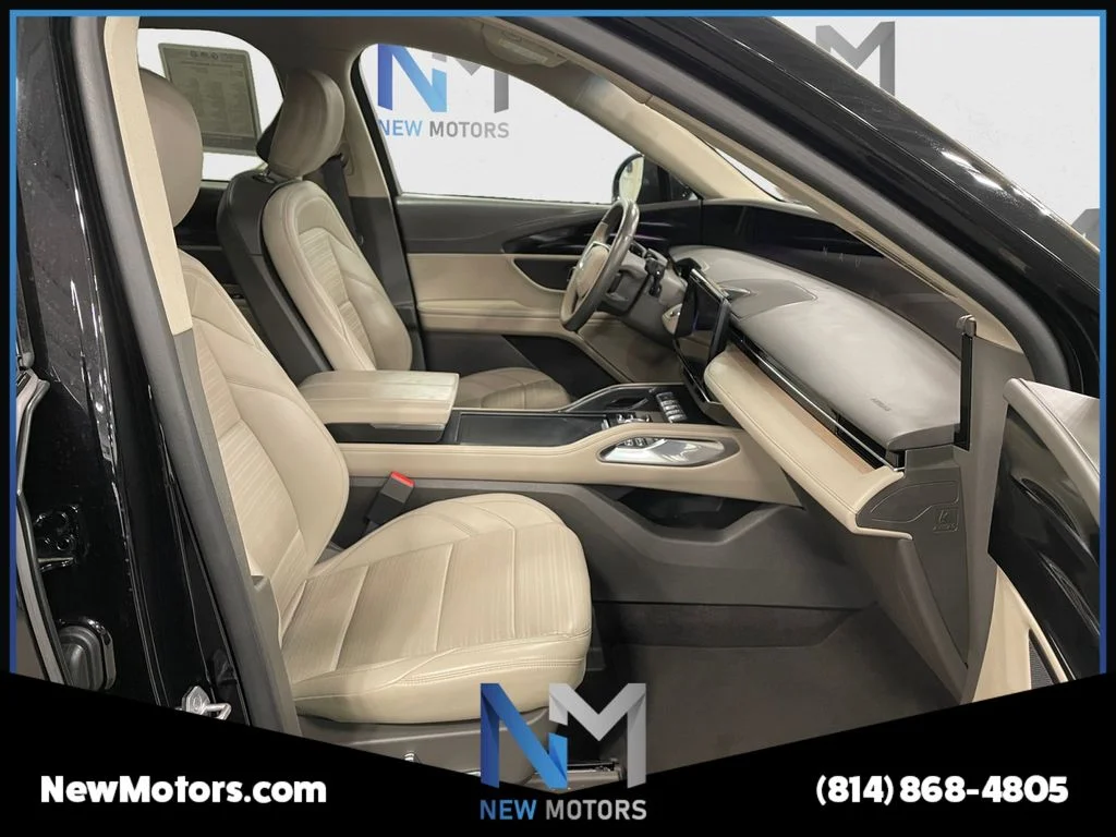 Used 2024 Black Metallic Lincoln Reserve image 15