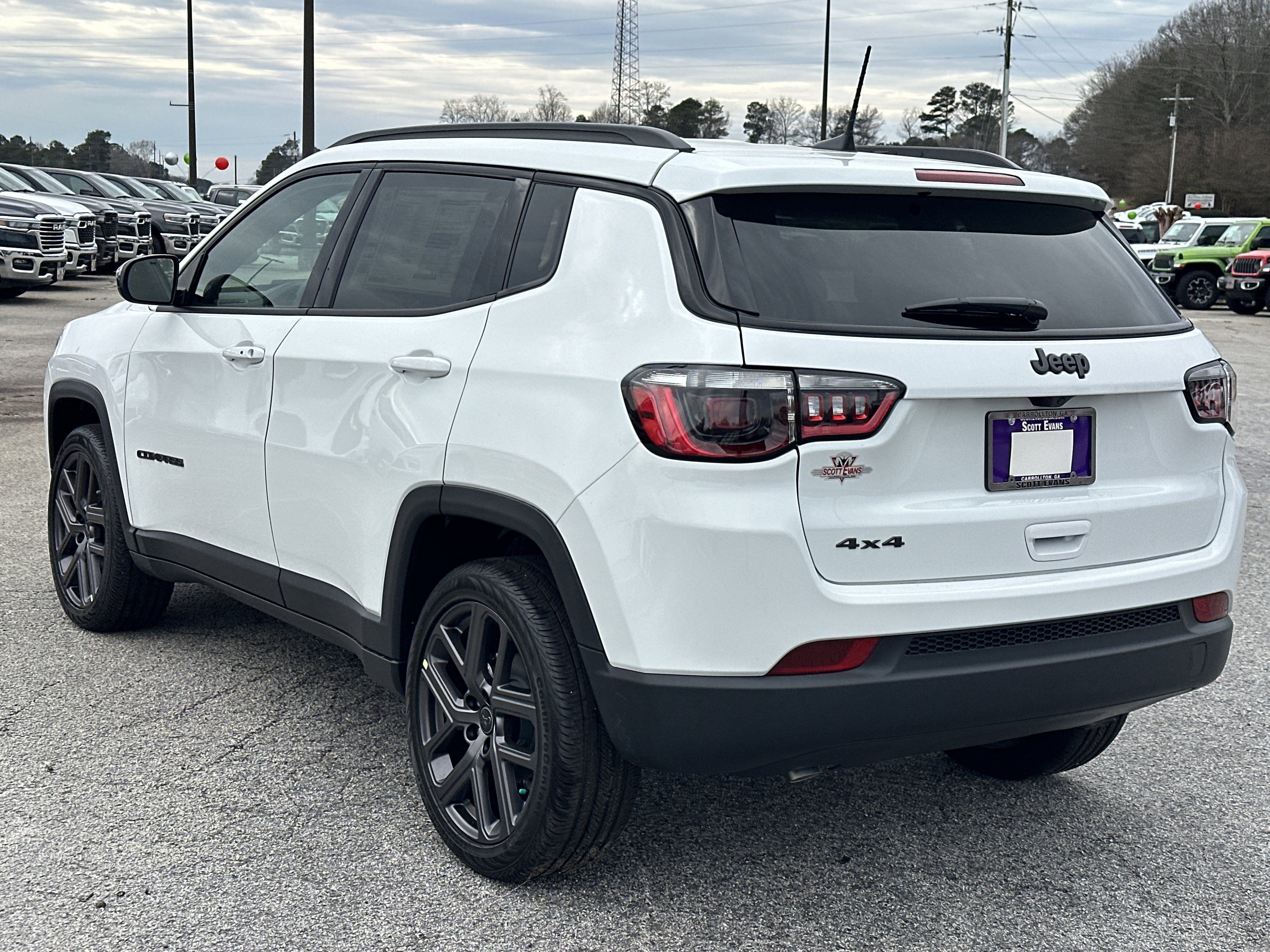 New 2026 Bright White Clear-Coat Exterior Paint Jeep Latitude Altitude image 6