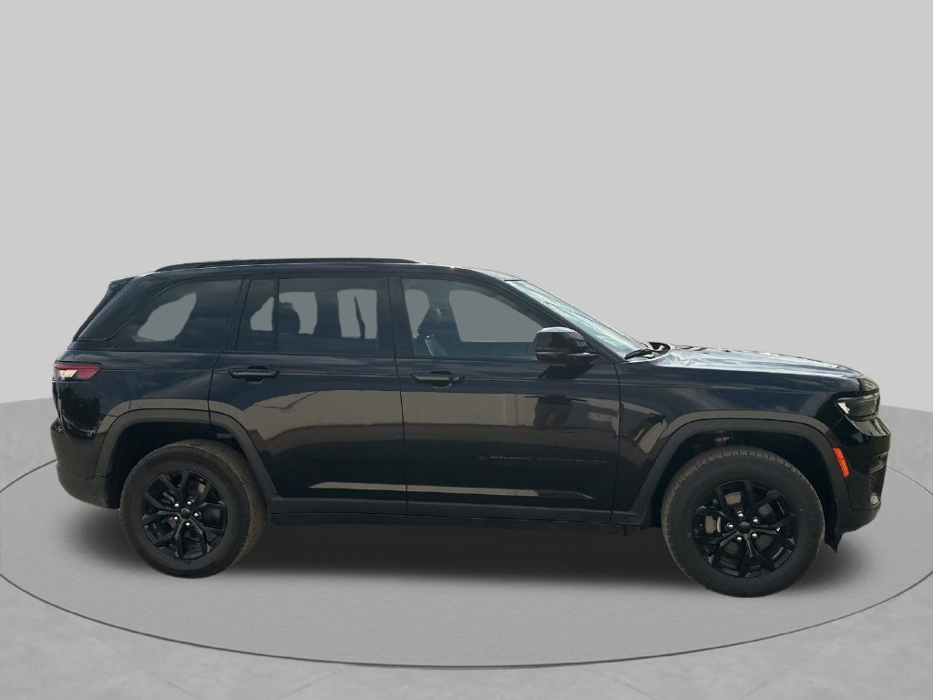 Used 2024 Black Jeep Altitude image 33