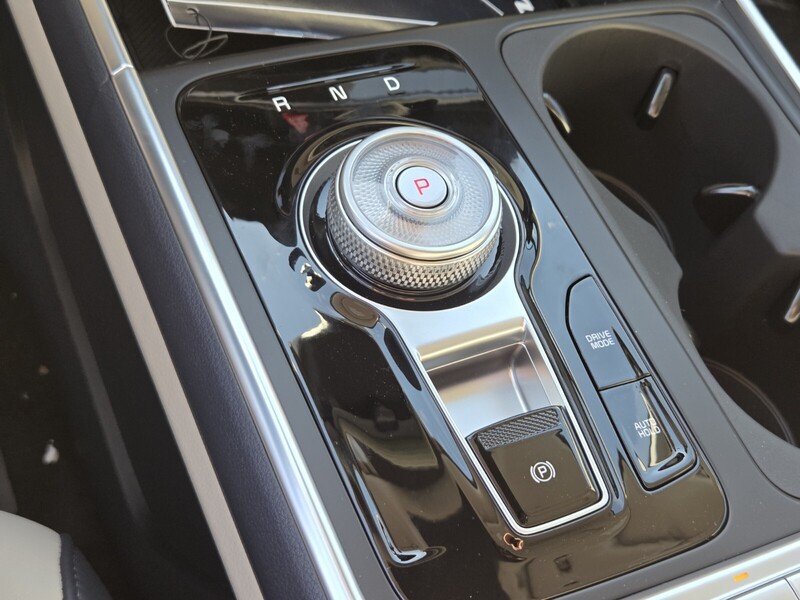 New 2026 Ceramic Silver Kia SX image 17