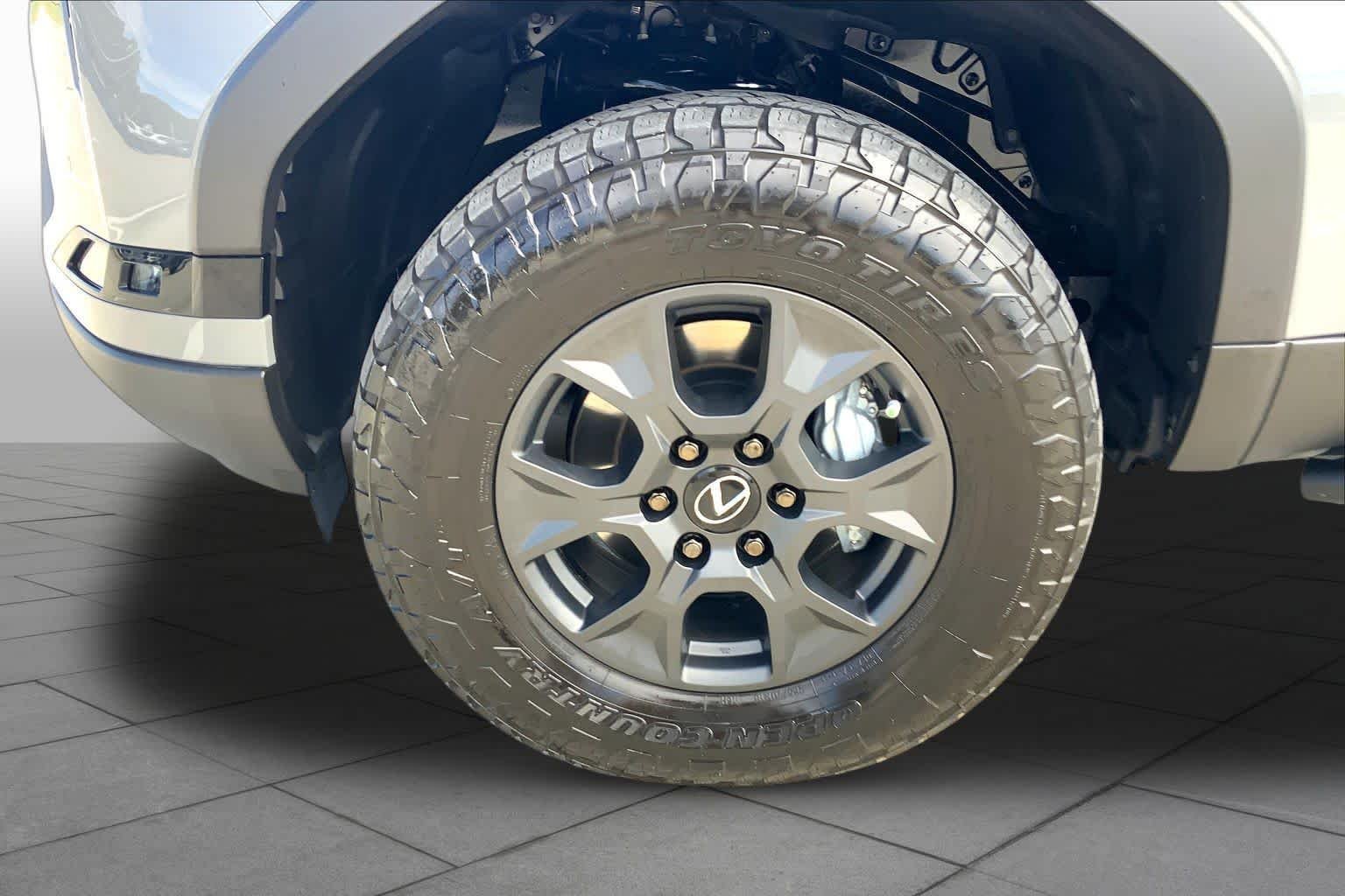 Used 2025 Incognito Lexus Overtrail image 11