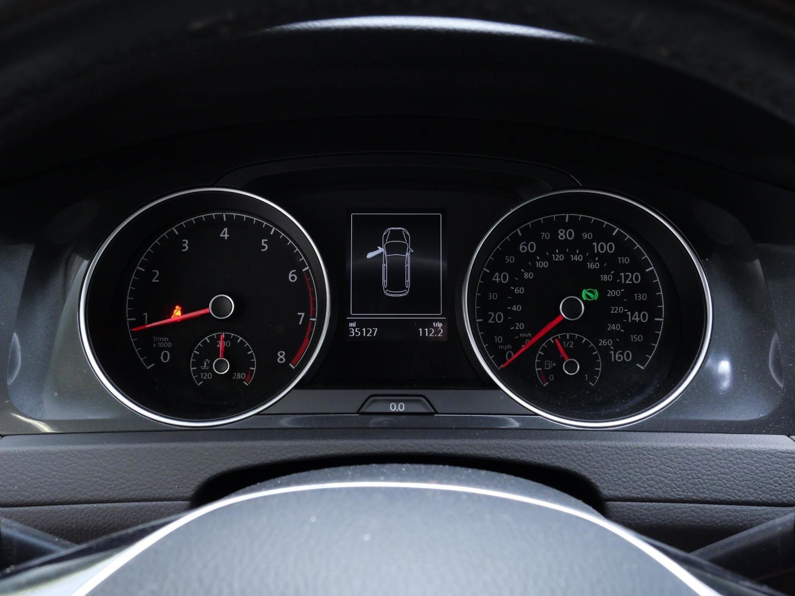Used 2018  Volkswagen S image 13