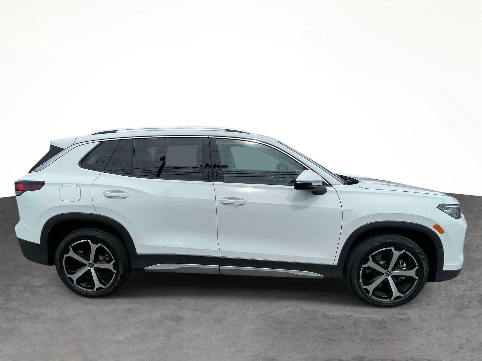New 2026 Pure White Volkswagen SE image 2