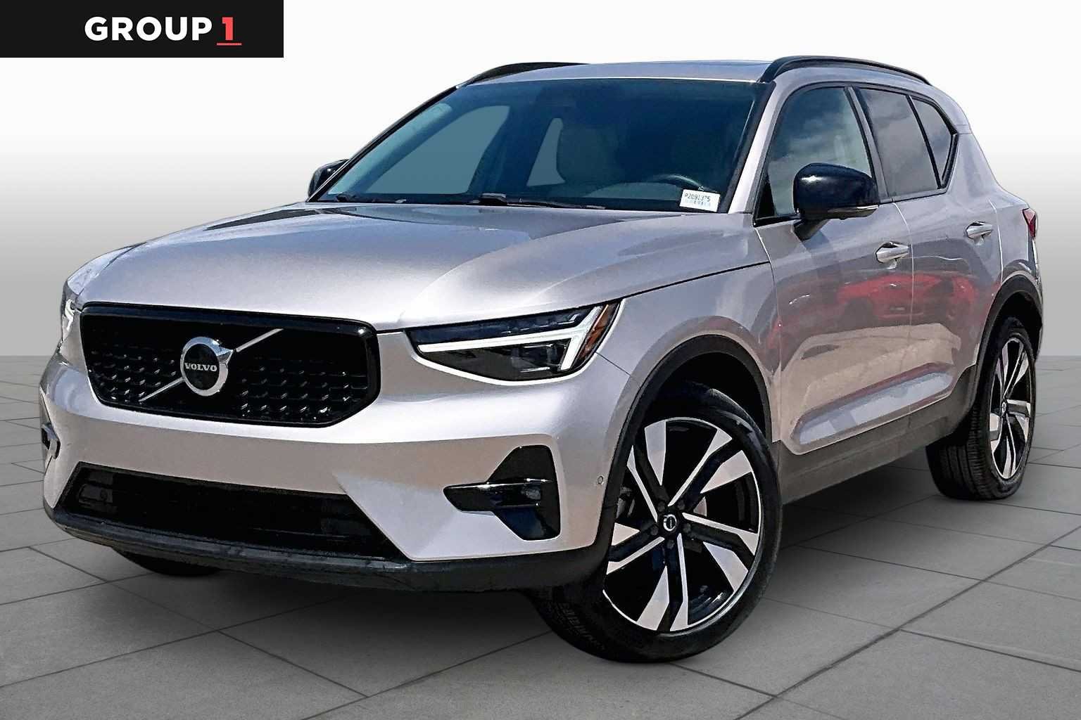 2023 Volvo XC40 B5 Ultimate Dark AWD's photo