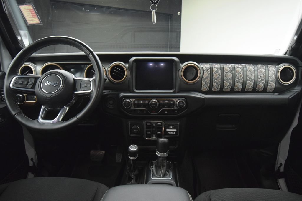 Used 2023 White Jeep Sahara image 3