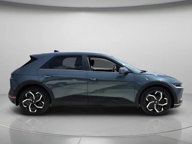 Used 2023 Green Hyundai SEL image 5