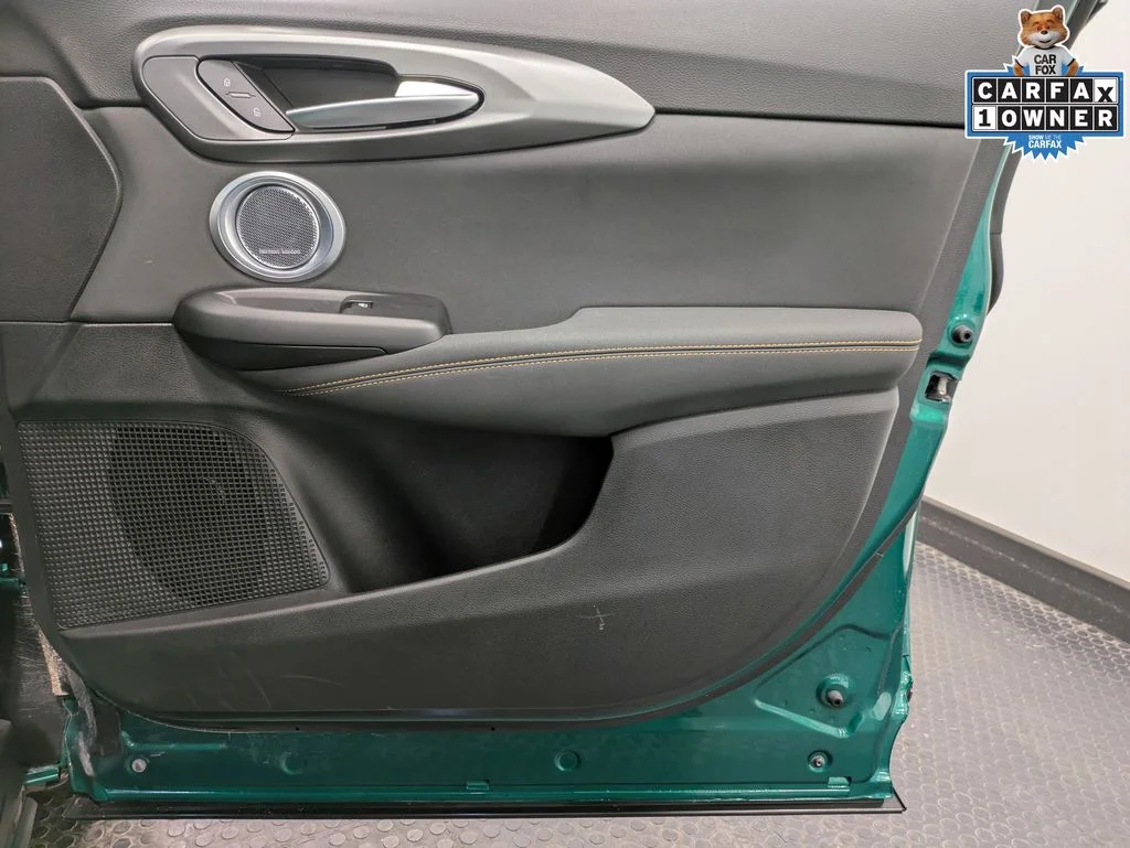 Used 2025  Alfa Romeo  image 28