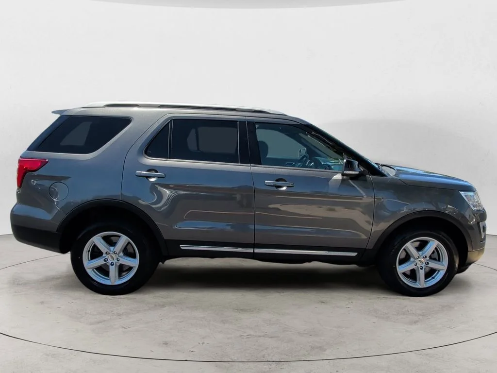 Used 2017 Gray Ford XLT image 6